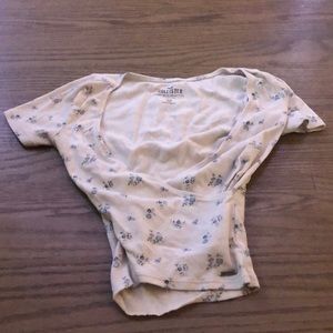 holister flower cross-over baby tee